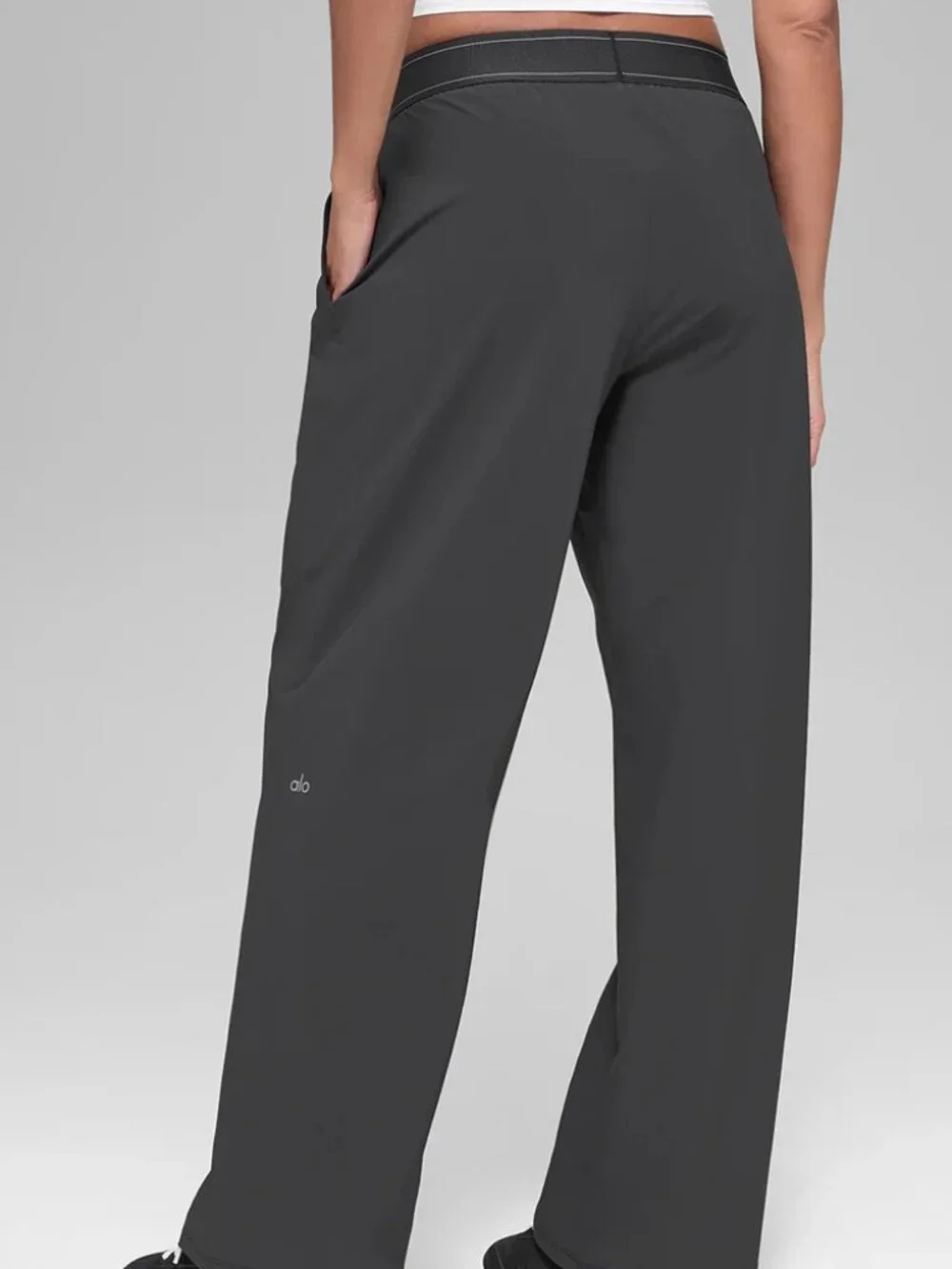 ALO Yoga dark gray Wide-Leg Pleated Trousers